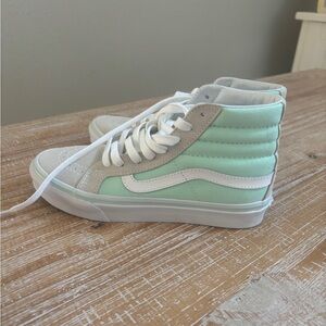 Women’s Vans size 6